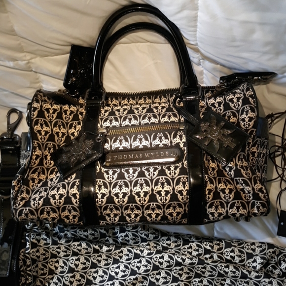 Thomas Wylde Overnight Bag with shoulder strap - Picture 8 of 8
